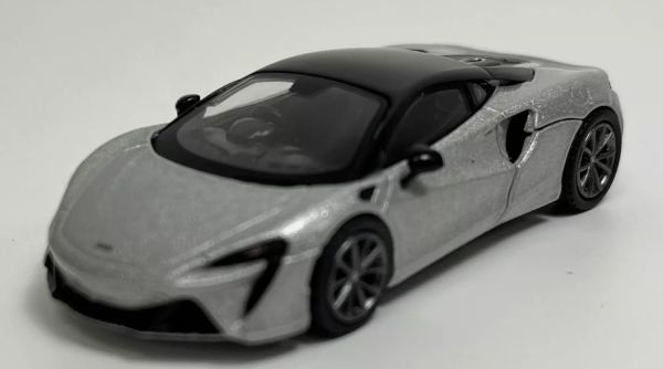 MGT00582-R - McLAREN Artura RHD Zilver - 1