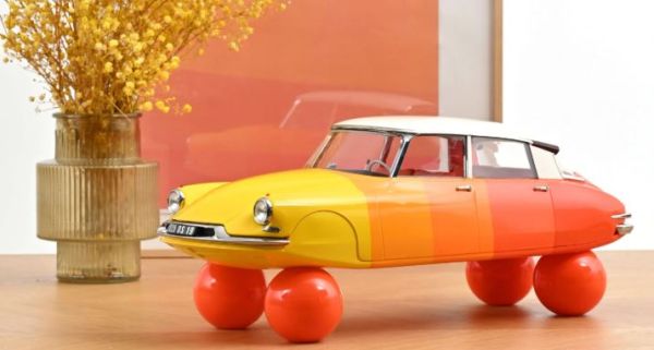 NOREV121581 - CITROEN SS 19 op ballen 1959 Oranje kleurenkaart - 1
