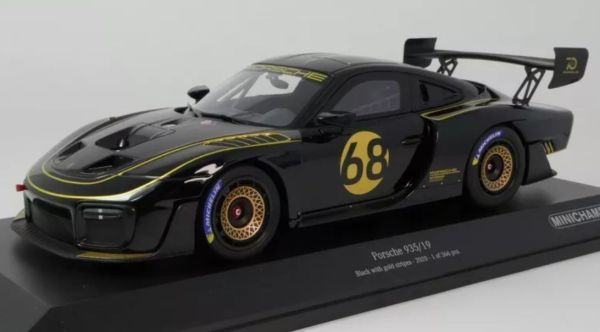 MNC155067568 - PORSCHE 935/19 2020 Zwart met gouden strepen - 1