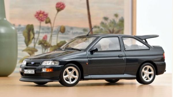 NOREV182790 - FORD Escort Cosworth 1992 Metallic Wilde Groen - 1