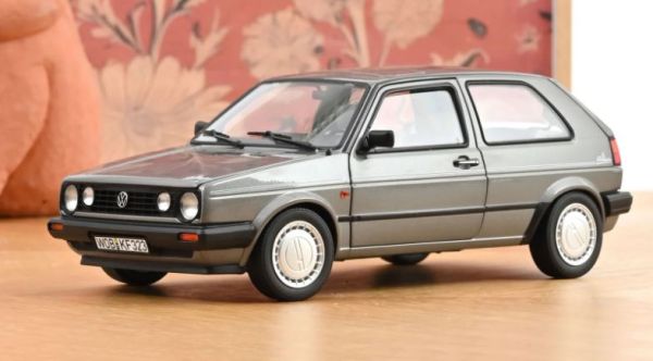 NOREV188564 - VOLKSWAGEN Golf Champion 1990 Grijs Metallic - 1