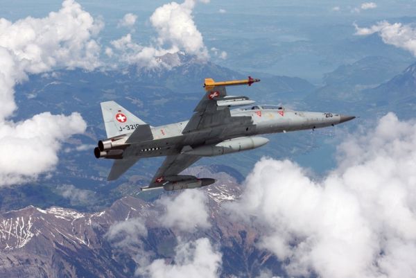 ITA1382 - Vliegtuig F-5 F Tiger II Twin Seater om te monteren en te schilderen - 1