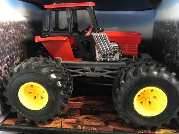 NEW19936E - Rode en grijze tractormonstertruck - 1