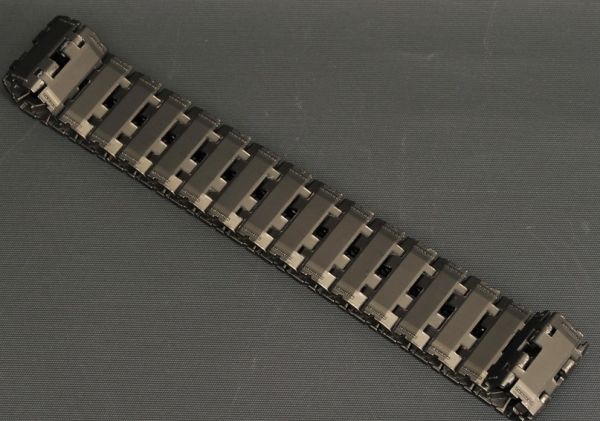 YCC520-1 - Set van 2 metalen rupsbanden voor de LIEBHERR R9800 graafmachine - 1