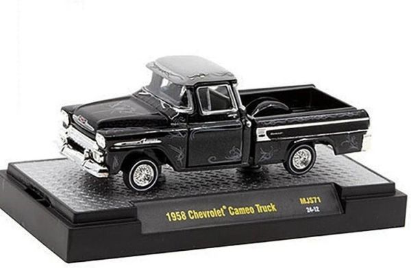 M2M-31500-MJS71 - CHEVROLET Cameo Truck 1958 Zwart LOWRIDERS in blisterverpakking - 1