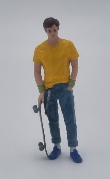 ATLAN32038 - Tiener met een skateboard - 1