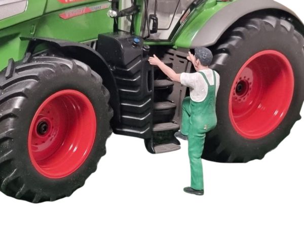 ATLAN32099_VERT - Man stapt in groene cabine - 1
