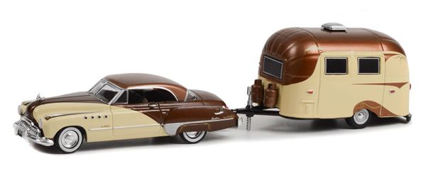 GREEN32260-A - BUICK Roadmaster Hardtop 1949 met Airstream trailer uit de HITCH & TOW serie in blisterverpakking - 1