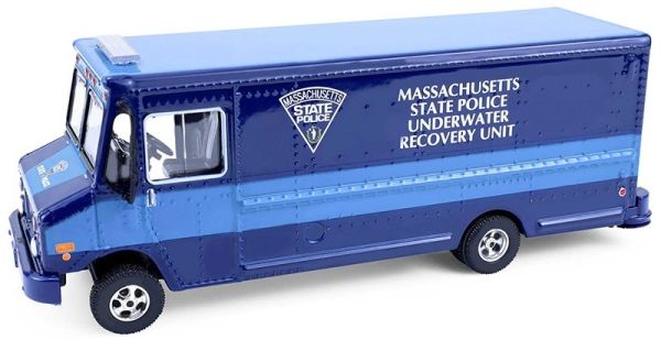GREEN33260-C - STEP VAN 2019 Massachusetts Police Underwater Recovery Unit uit de H.D. TRUCKS-serie - 1