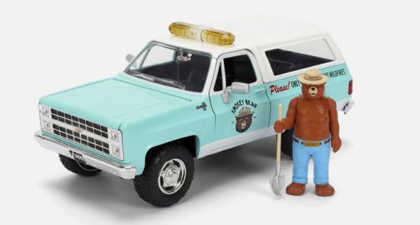 JAD36294 - 1980 Chevrolet Blazer blauw met Smokey Bear-beeldje - Hollywood Rides - 1