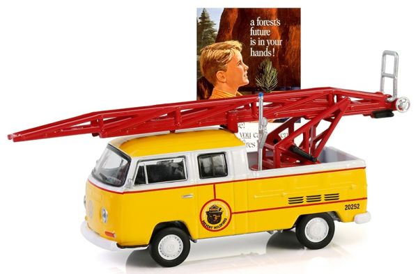 GREEN38070-B - VOLKSWAGEN Type2 Pick-up met dubbele cabine - Laddertruck 1968 geel uit de SMOKEY BEAR serie in blisterverpakking - 1