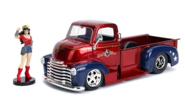 JAD30453 - 1952 CHEVROLET Chevy COE pick-up met WONDER Woman - 1