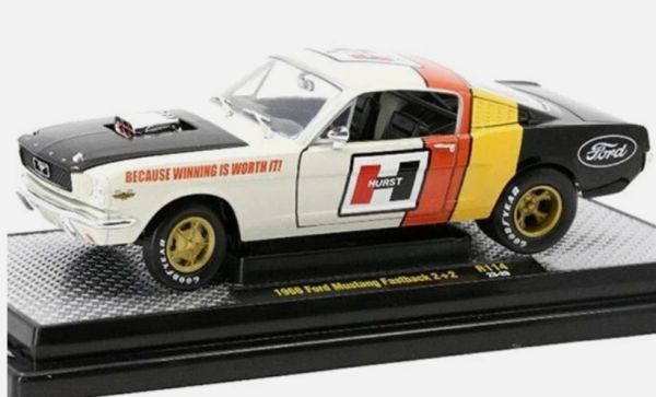 M2M-40300-114A - 1966 Ford Mustang Fastback 2+2, wit en zwart - 1