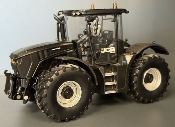 BRI43453BS - JCB Fastrac 4220 zwart met grijze velgen – gelimiteerd tot 750 stuks - 1