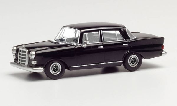 HER420457 - MERCEDES 200 zwart - 1