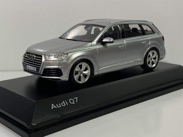 SPA5011407613 - AUDI Q7 2015 zilver - 1