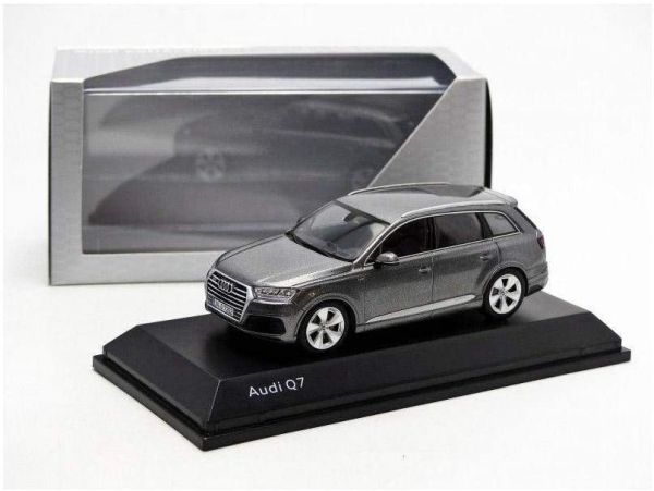 SPA5011407633 - AUDI Q7 donkergrijs - 1