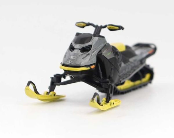 DCM60021 - SKI-DOO Summit Expert Gele en Grijze Sneeuwscooter - 1