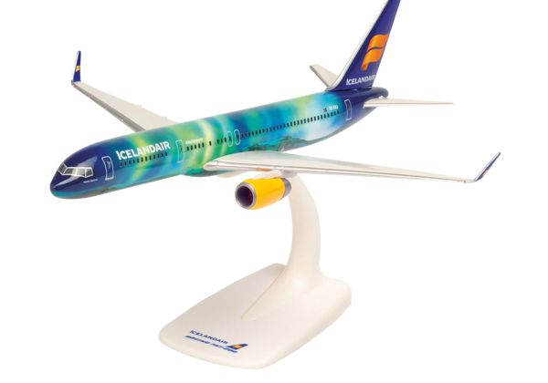 HER610735-001 - BOEING 757-200 Icelandair Hekla Aurora TF-FIU - 1