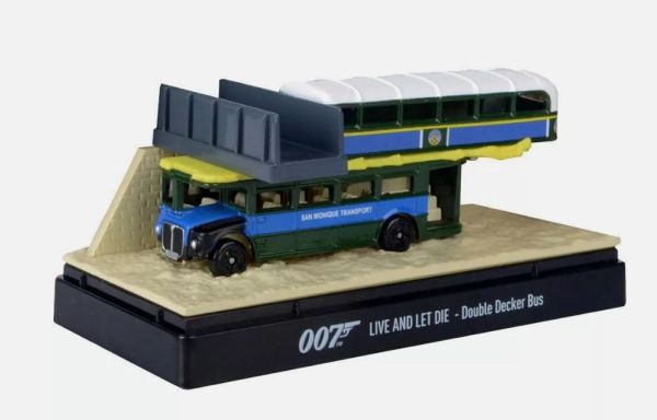 MMX79825 - Dubbeldeksbus uit de film JAMES BOND 007 - Live and Let Live - 1