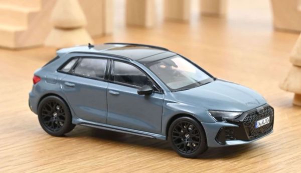 NOREV830120 - AUDI RS 3 2025 Kemora Grijs - 1