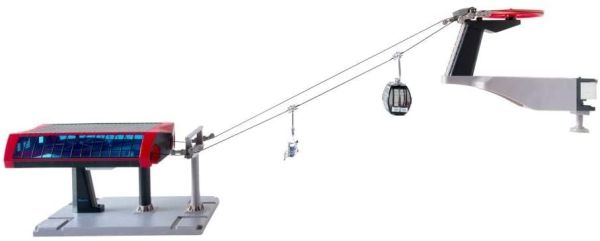 JC84391 - Skilift met een gondel en een zwart-rode stoeltjeslift - 1