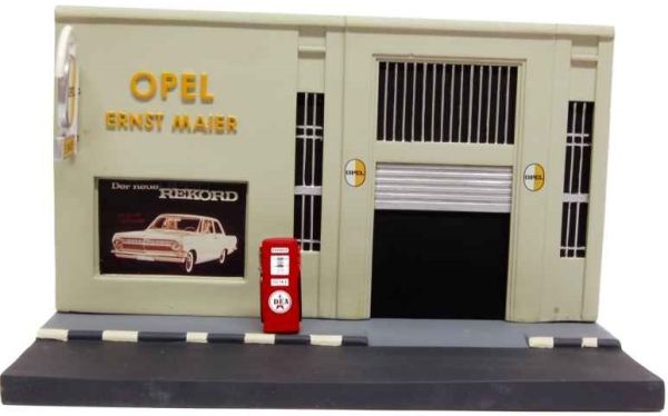 AKI0169 - Garagegevel met trottoir OPEL Ernst Maier afmetingen 21cm lang x 11cm hoog - 1