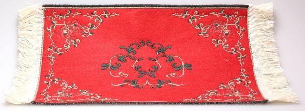 AKI0176 - Rode loper voor poppenhuis afmeting 24 x 15 cm - 1