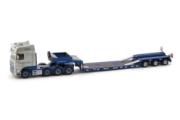 IMC33-0103 - DAF XF SSC 8x4 met GOLDHOFER 3-assige BUGLER dieplader - 1