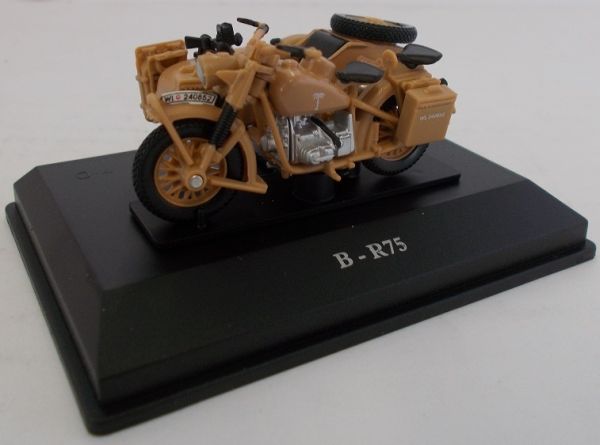 CAR245D - Zijspan BMW B-R75 zand van de Duitse divisies van het Afrika Korps - 1