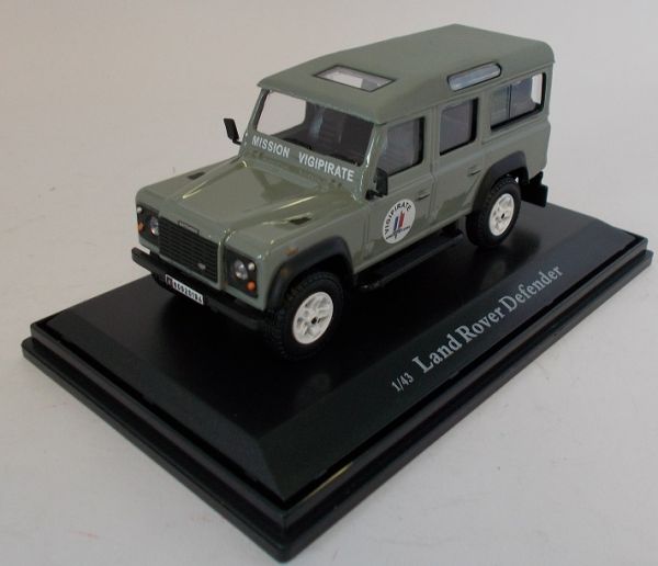 CAR4-53242 - LAND ROVER Defender lang grijs Mission Vigipirate Army - 1