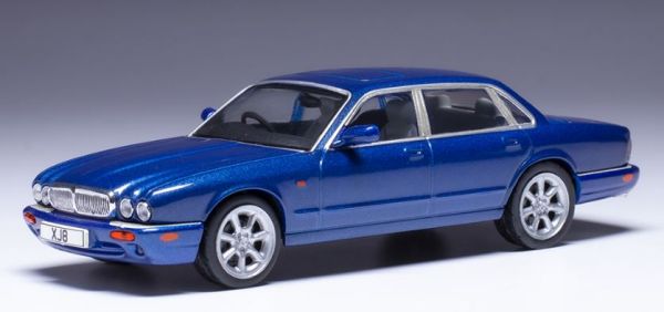 IXOCLC588N.22 - JAGUAR XJ8 1998 Blauw - 1