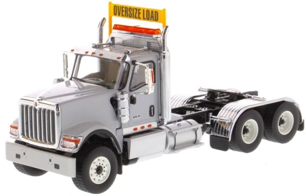 DCM71005 - INTERNATIONAL HX520 6x4 Day Cab Tandem grijs - 1