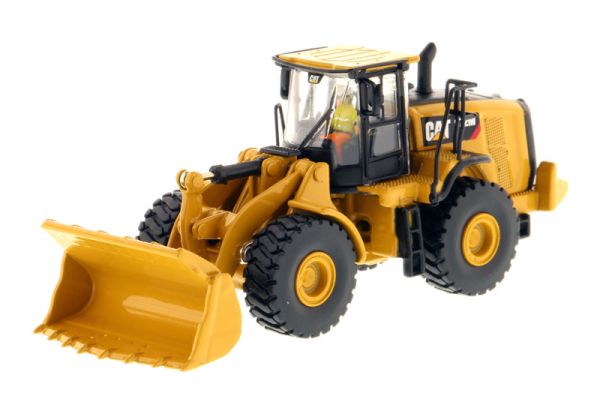DCM85949 - CATERPILLAR 972M wiellader met chauffeur en metalen bak - 1