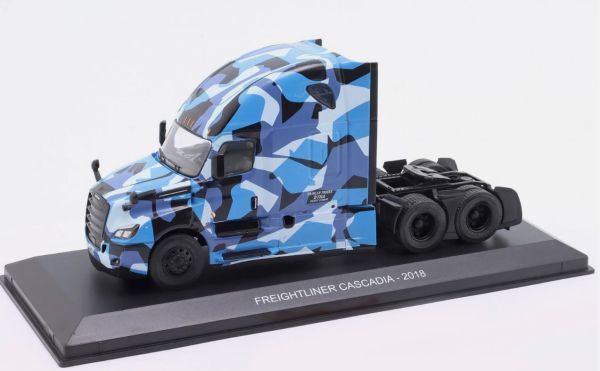 G1470007 - FREIGHTLINER Cascadia 6x4 2018 blauw - CAMOUFLAGE - 1