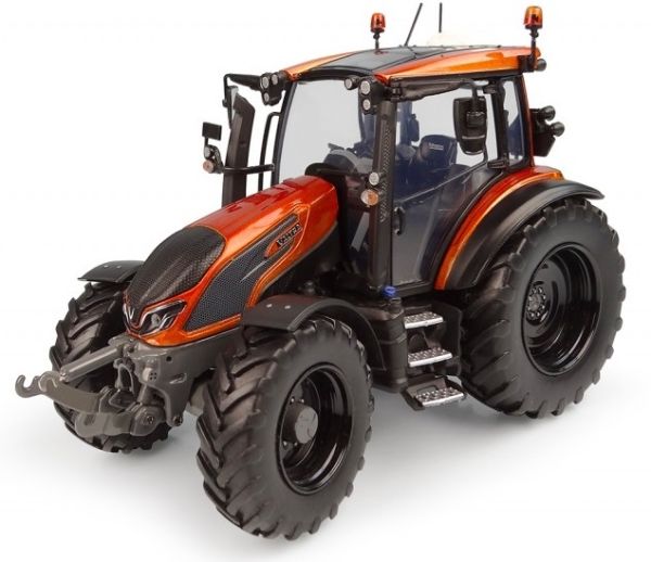 UH6292 - VALTRA G135 Unlimited Oranje metallic Gelimiteerd tot 1000 stuks - 1