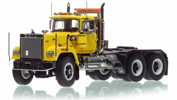 HHR138G-2 - MACK Superliner Heavy Spec met tandemassen Geel - 1