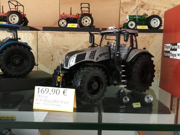 CW0036 - NEW HOLLAND T8.435 grijs zwarte velgen - 1