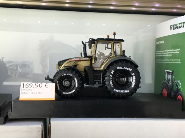 CW0093 - FENDT 724 goud - 1