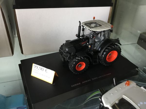 CW0034 - CLAAS 550 arion Zwart - 1