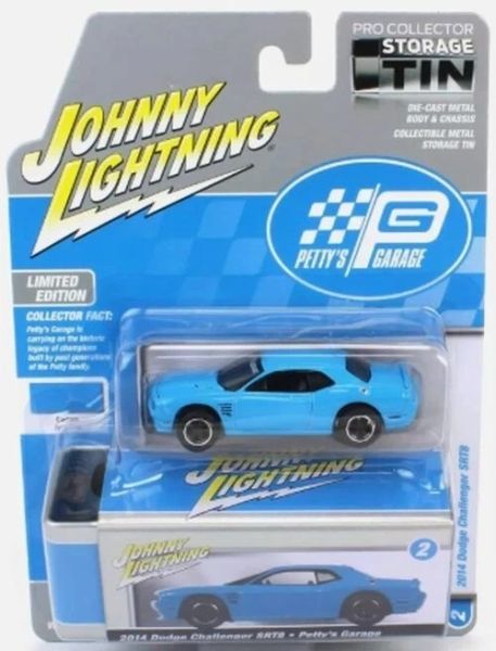 JLCT014-2A - 2014 DODGE Challenger SRT8 in blauw uit de COLLECTOR TINS-serie van 2024 in blisterverpakking - 1