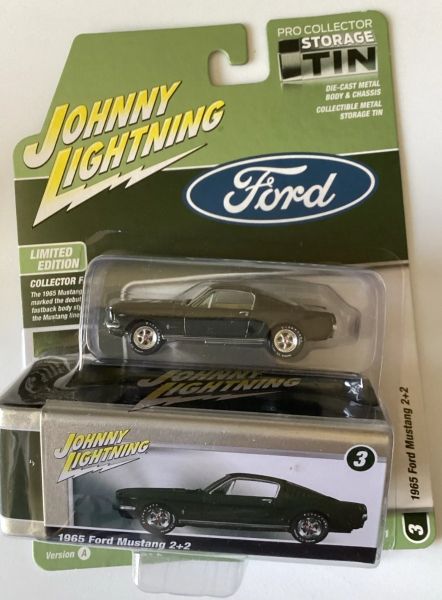 JLCT016A-C - 1965 Ford Mustang 2+2 Groen uit de Collector Tins Serie 2025, nog in blisterverpakking. - 1