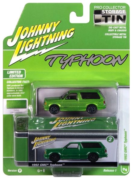 JLCT016B-B - 1992 GMC Typhoon metallic groen uit de COLLECTOR TINS 2025-serie, nog in de originele verpakking. - 1