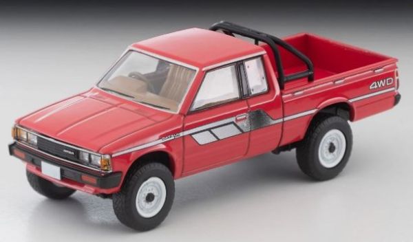 TOMLV-320B - Rode Datsun pick-up met vierwielaandrijving - 1
