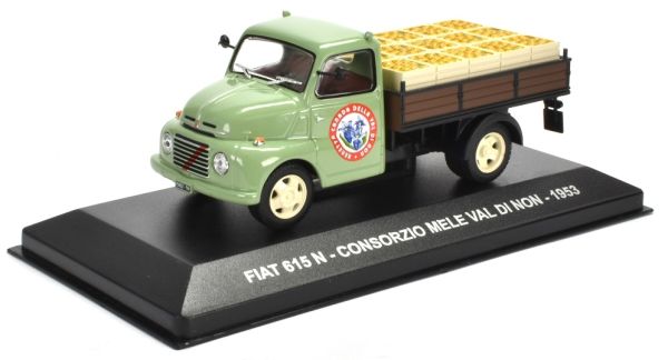 NET0031 - FIAT 615 N 1953 dienbladdrager met fruitlading Italiaans bedrijf Val Di Non - 1