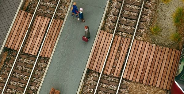 NOC14304 - Rijbaan oversteken - 1