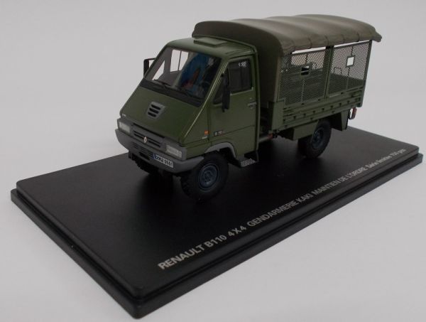 PER722 - RENAULT Master B110 4x4 gendarmerie troepentransport kaki gelimiteerd tot 150 exemplaren - 1
