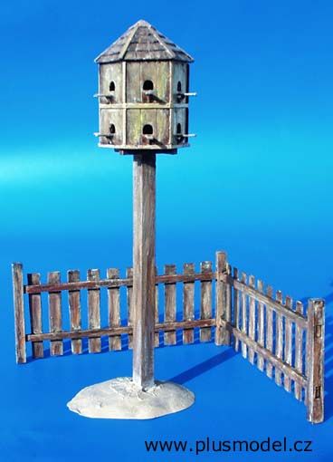 PLS015 - Duiventil van 17cm en met 2 miniatuur hekken 16 x 3 cm om in elkaar te zetten en te schilderen voor diorama - 1