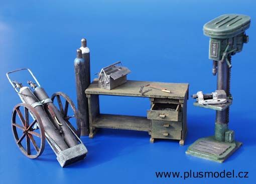 PLS094 - Werkplaatsaccessoires met werkbank- en toortsgereedschap en miniatuurboormachine om te monteren en te schilderen - 1