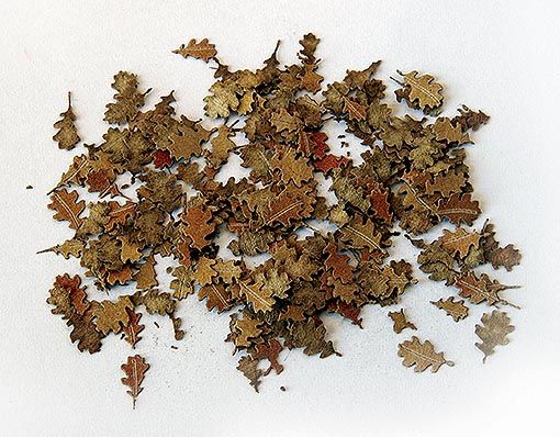 PLS4033 - 3 mm bruine miniatuur eikenbladeren voor diorama - 1